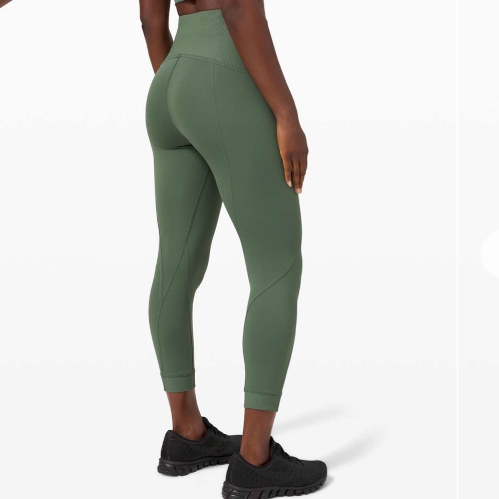 *SOLD* LULULEMON BRAND NEW crop legging